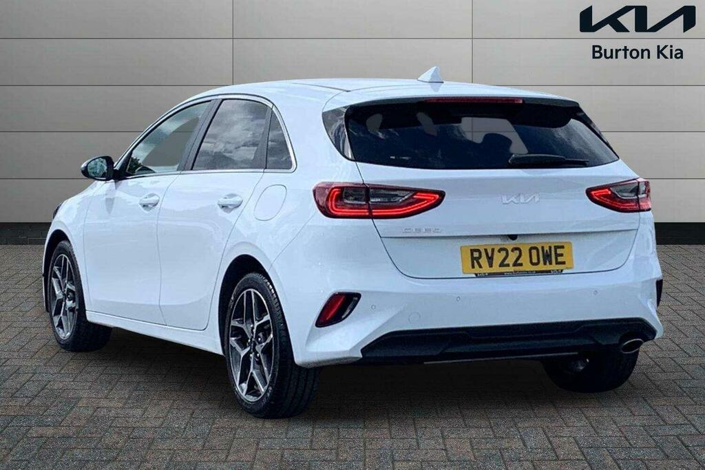 Kia Ceed 1.5 T-gdi 3 Hatchback Euro 6 S RV22OWE White #2