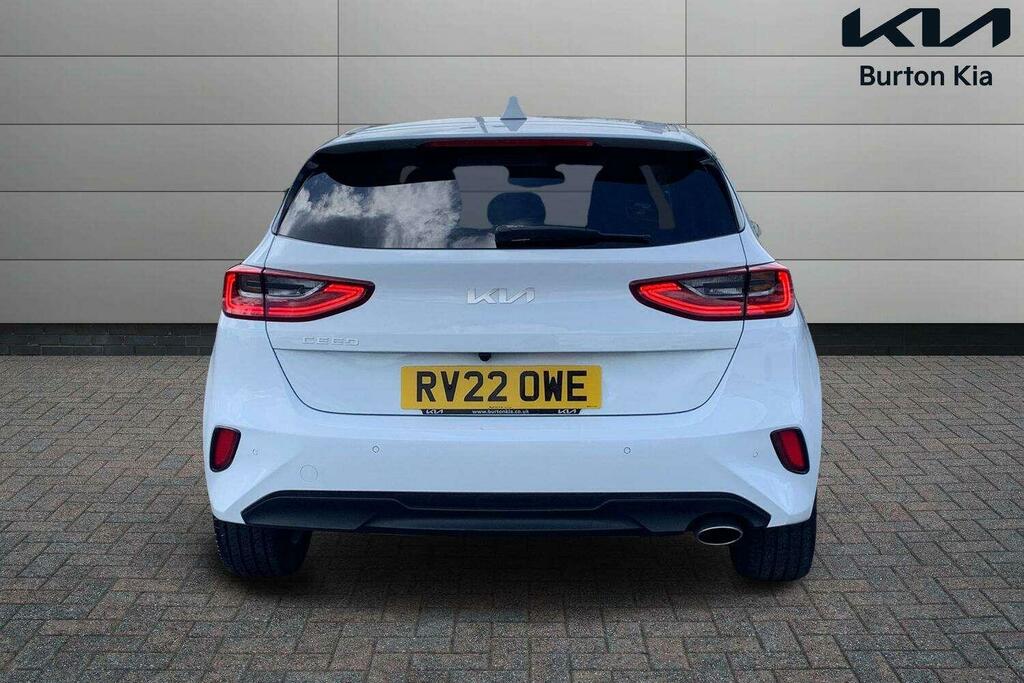 Kia Ceed 1.5 T-gdi 3 Hatchback Euro 6 S RV22OWE White #4