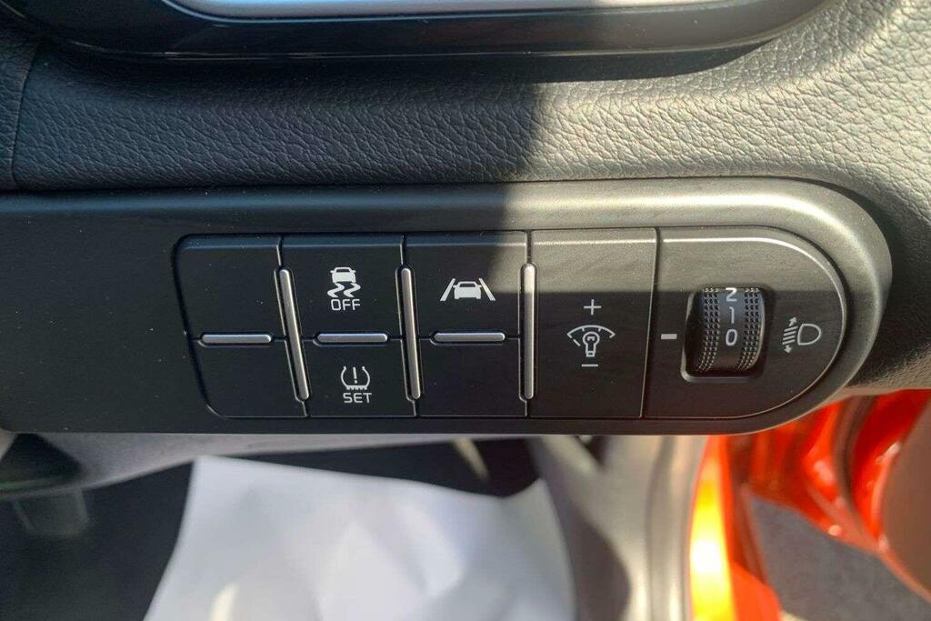 Kia Ceed 1.6L 1 White #26