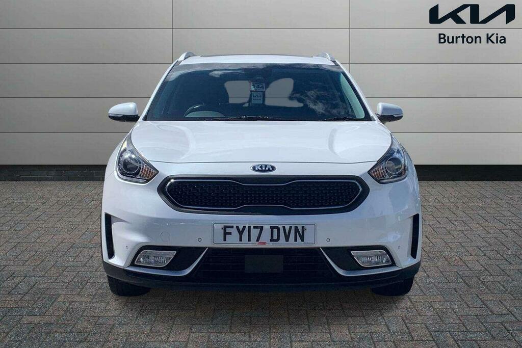 Kia Niro Suv White #5