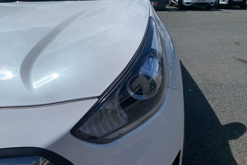 Kia Niro Suv White #13