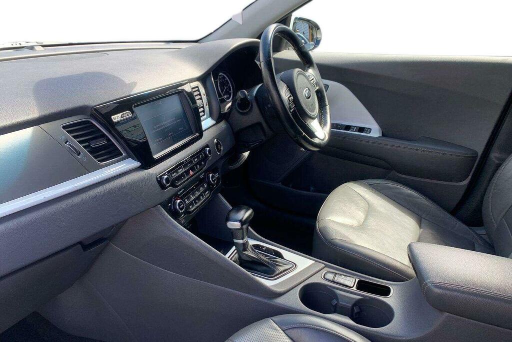 Kia Niro Suv White #7
