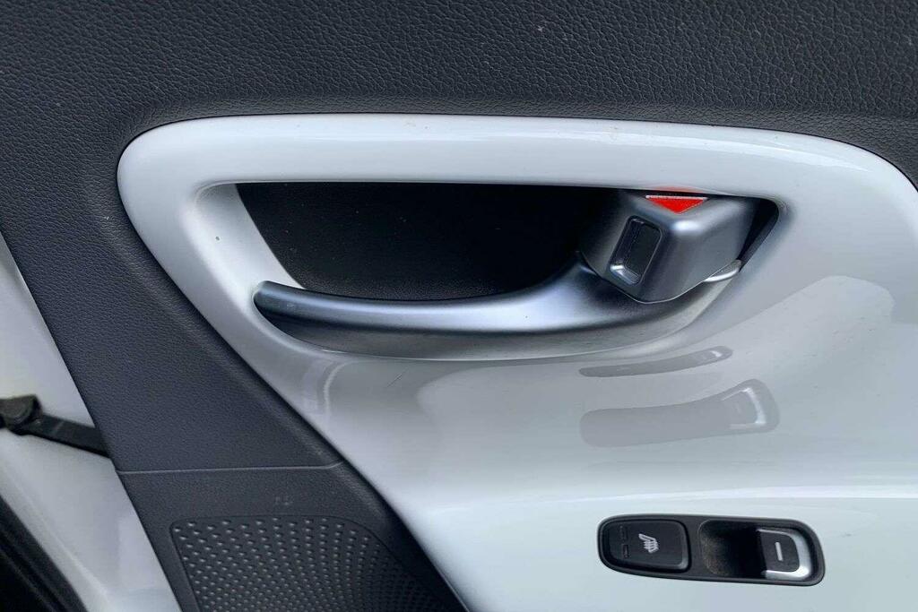 Kia Niro Suv White #31