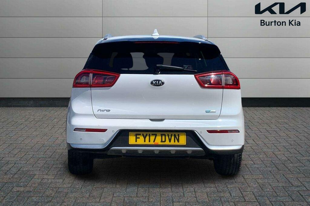 Kia Niro Suv White #4