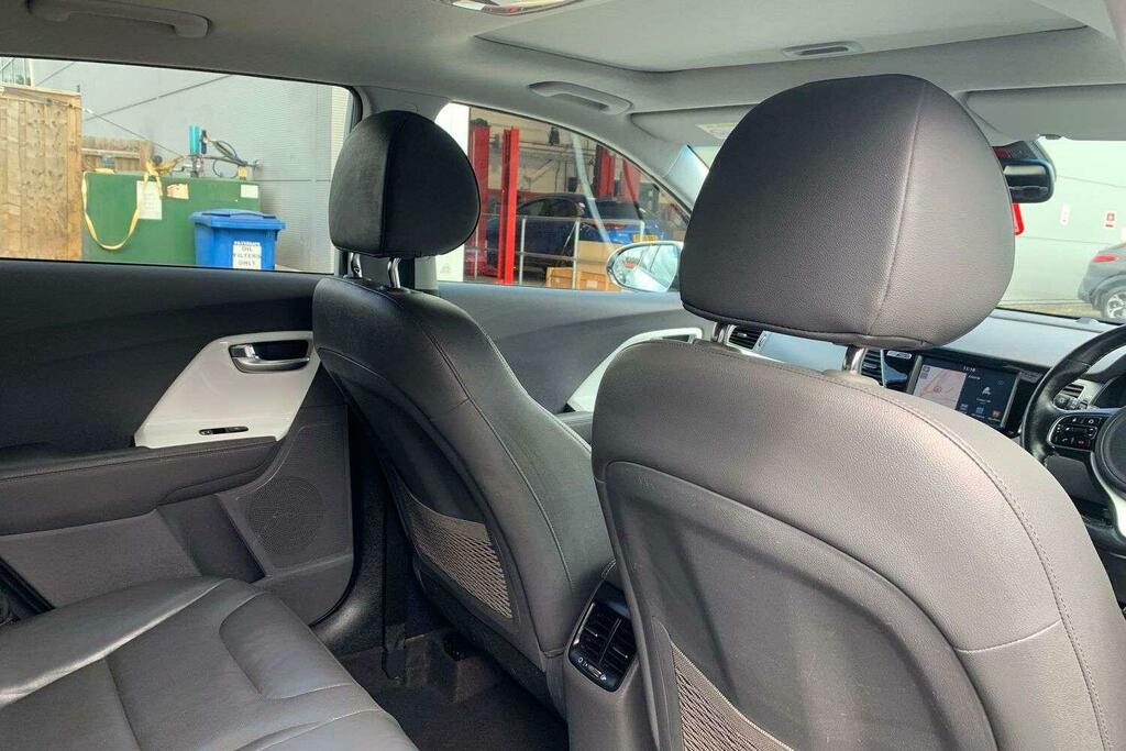 Kia Niro Suv White #24