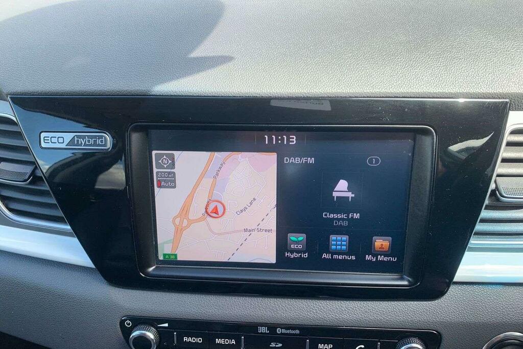 Kia Niro Suv White #10