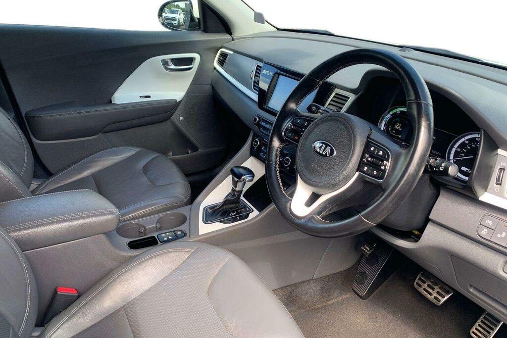 Kia Niro Suv White #8