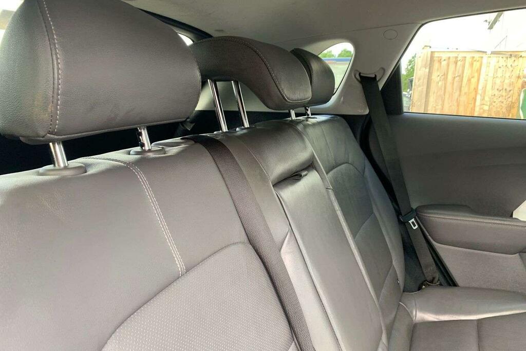 Kia Niro Suv White #19