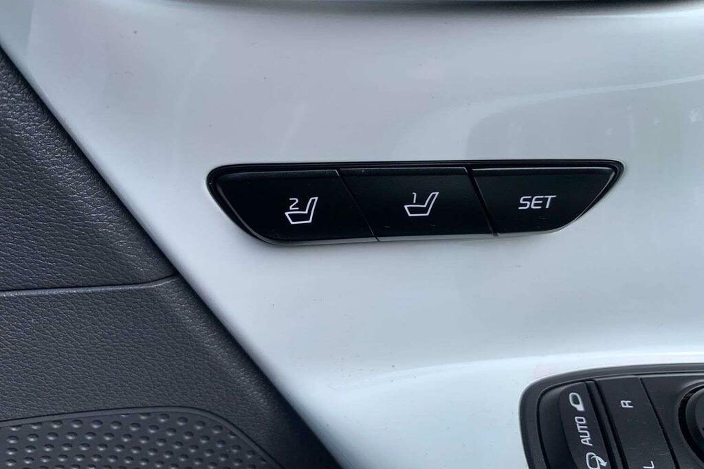 Kia Niro Suv White #35