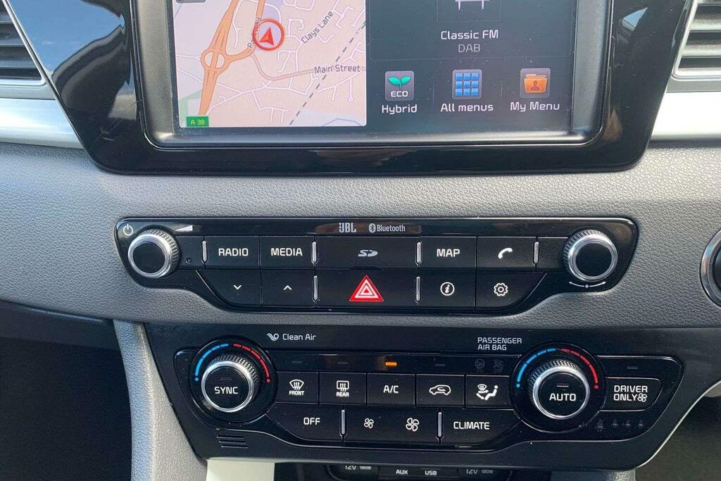 Kia Niro Suv White #12