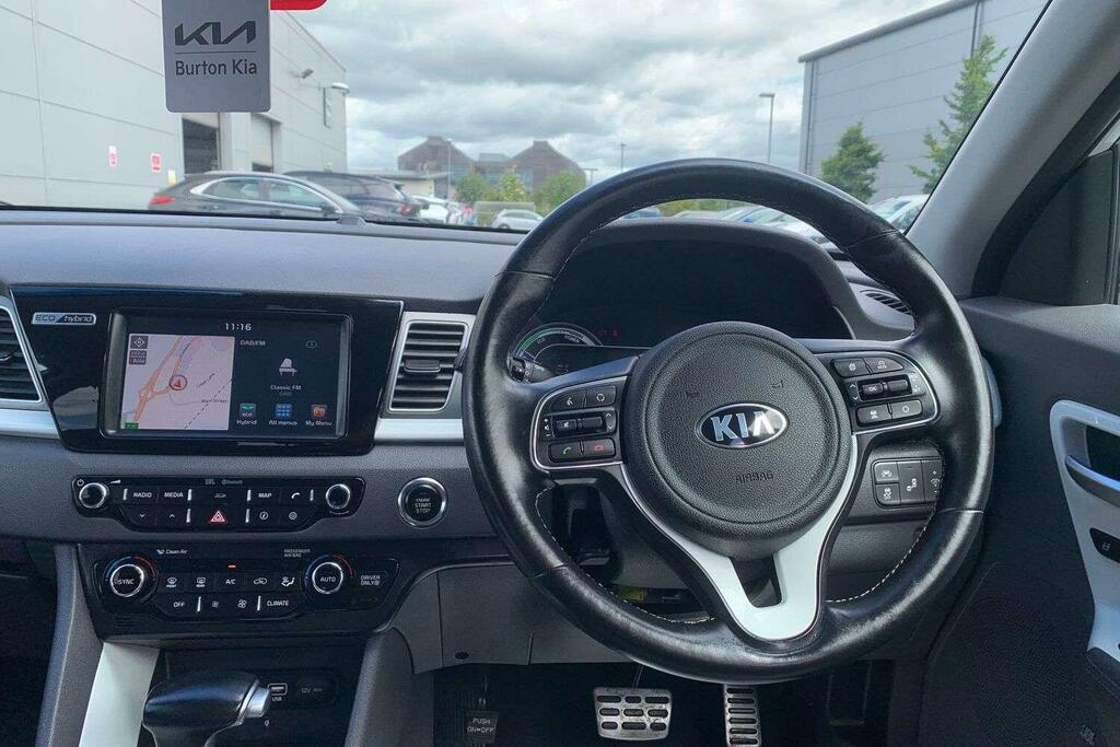 Kia Niro Suv White #15
