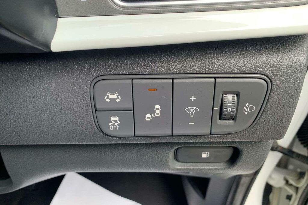 Kia Niro Suv White #34