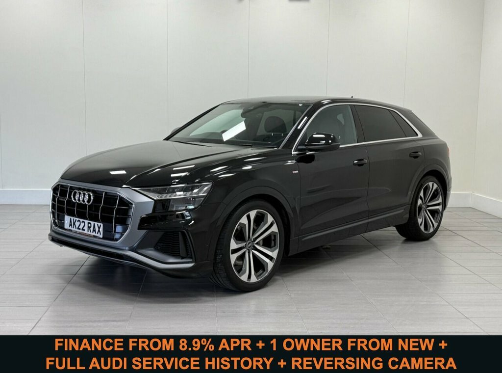 Audi Q8 3L S Line Black