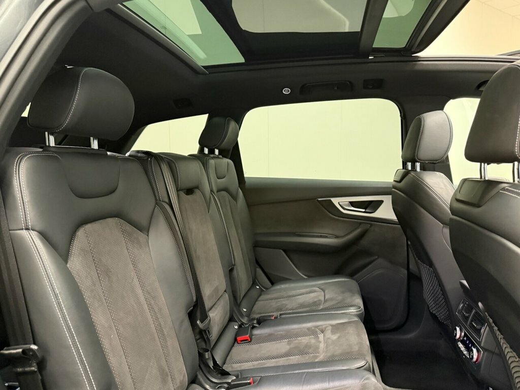 Audi Q7 2018 67 Black #11