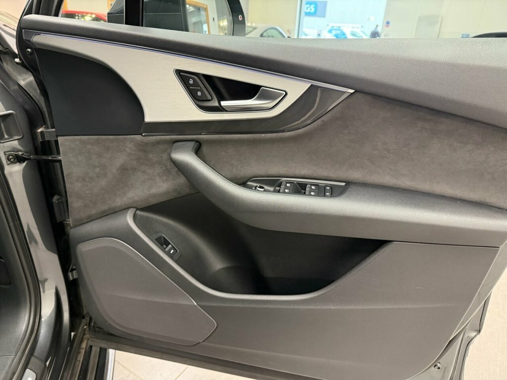 Audi Q7 2018 67 Black #27