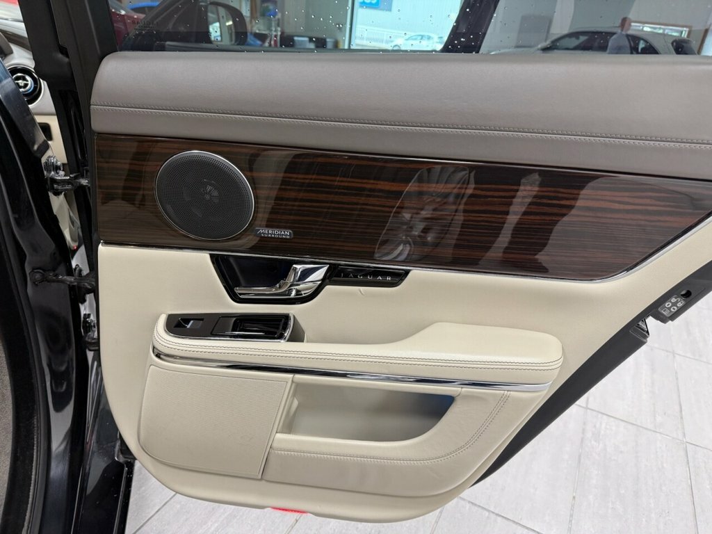 Jaguar XJ D V6 Portfolio Silver #26