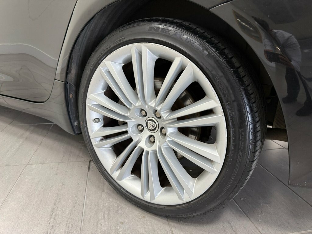 Jaguar XJ D V6 Portfolio Silver #11