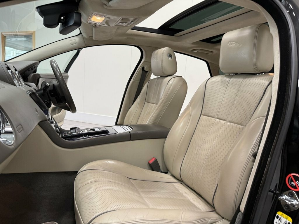 Jaguar XJ D V6 Portfolio Silver #18