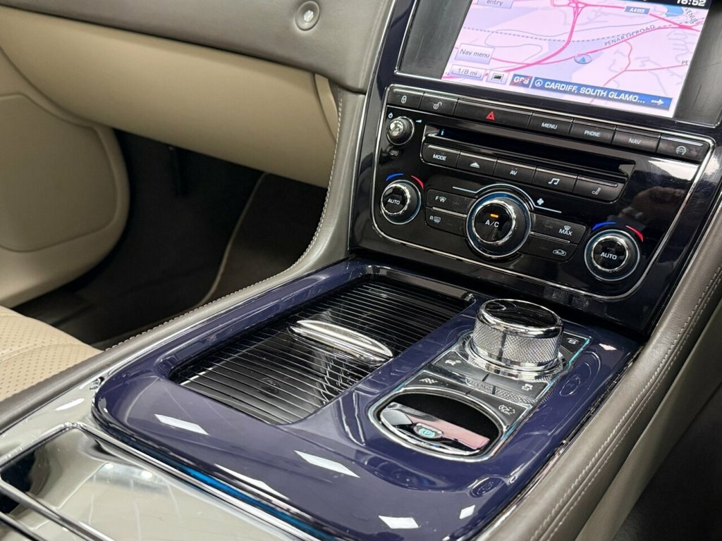 Jaguar XJ D V6 Portfolio Silver #29
