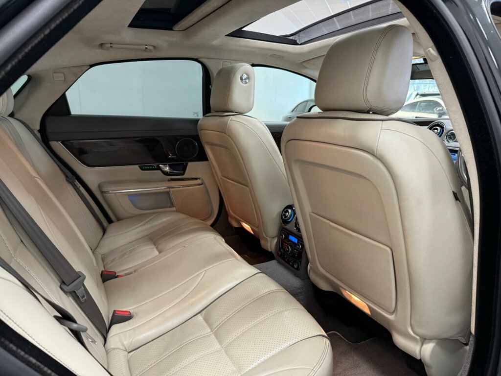 Jaguar XJ D V6 Portfolio Silver #19