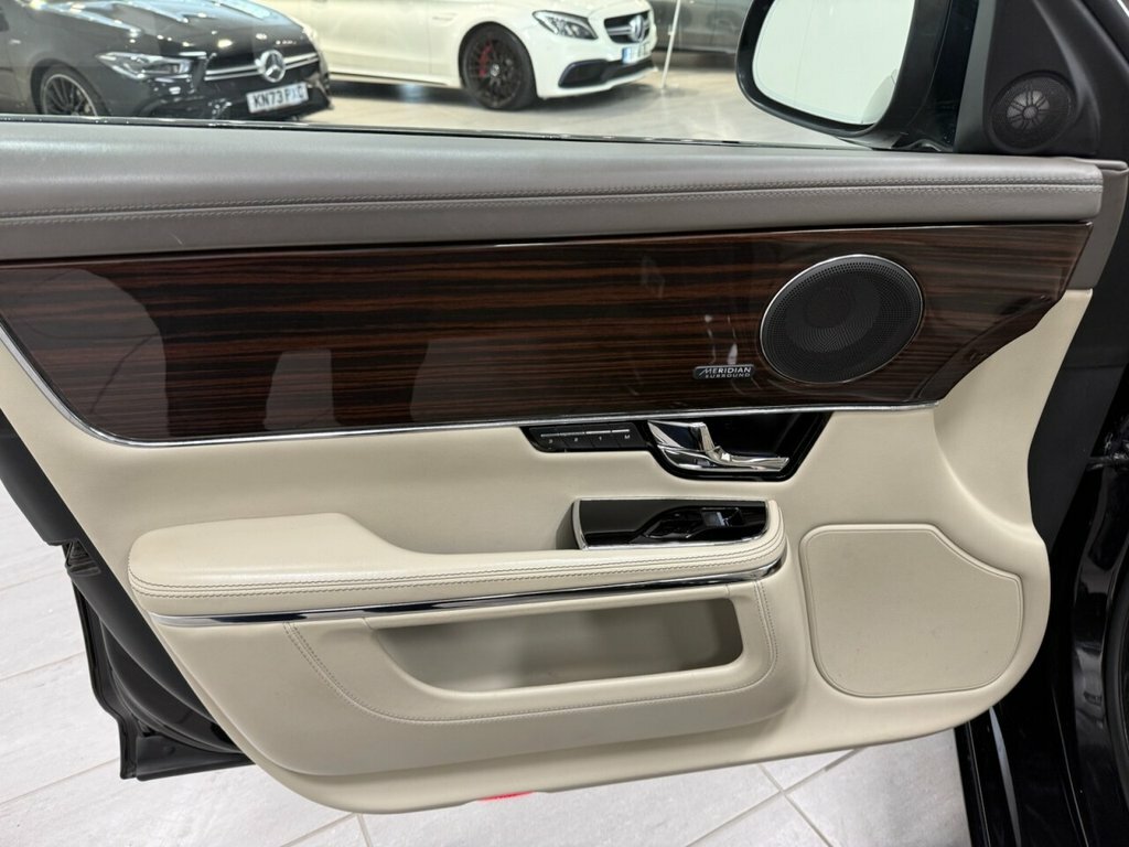 Jaguar XJ D V6 Portfolio Silver #27