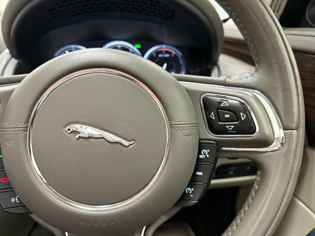 Jaguar XJ D V6 Portfolio Silver #36