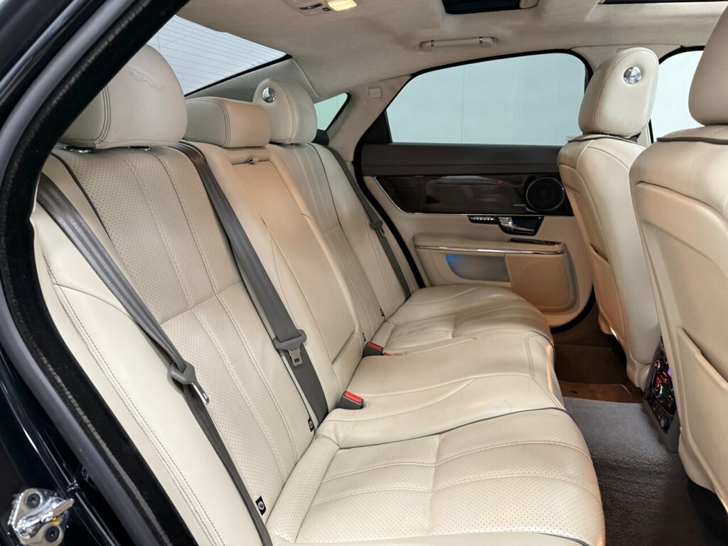 Jaguar XJ D V6 Portfolio Silver #22