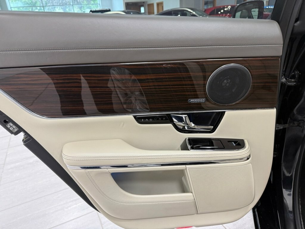 Jaguar XJ D V6 Portfolio Silver #25
