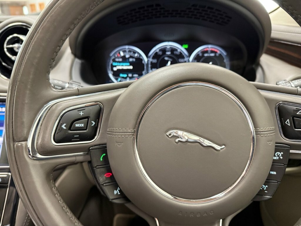 Jaguar XJ D V6 Portfolio Silver #35