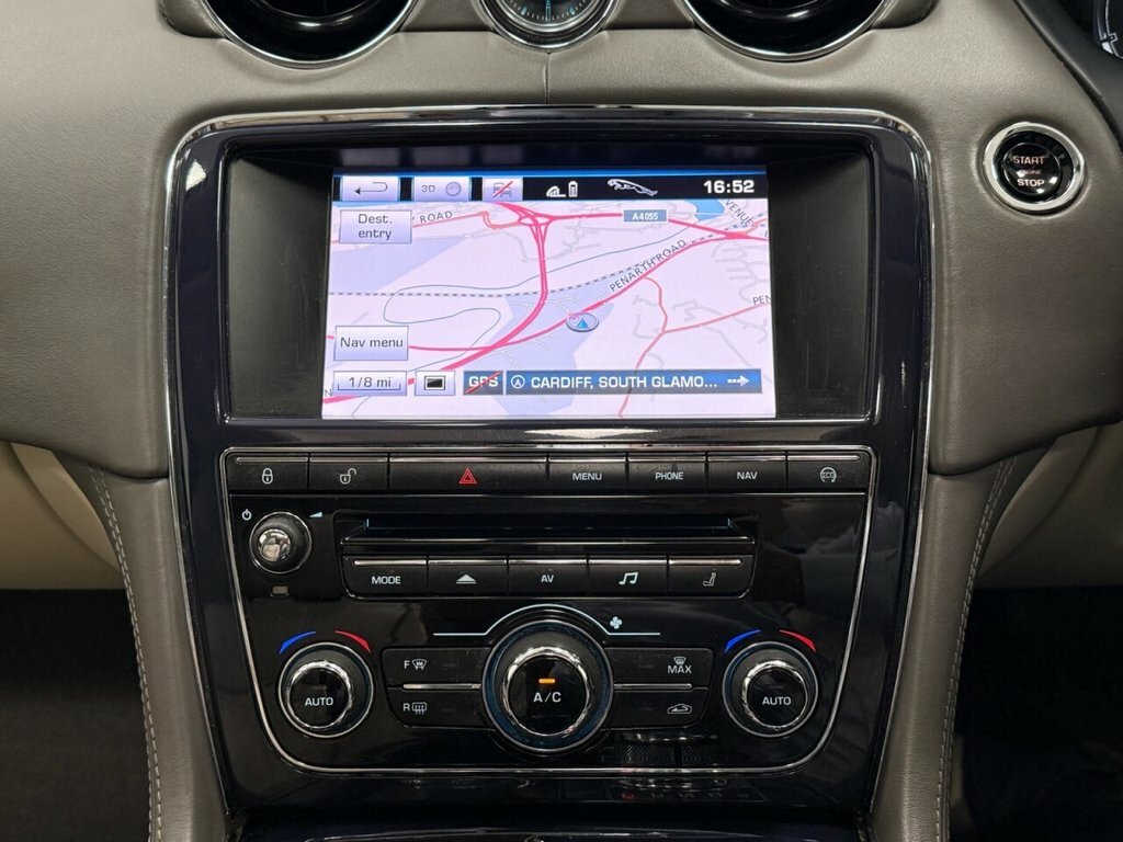 Jaguar XJ D V6 Portfolio Silver #30