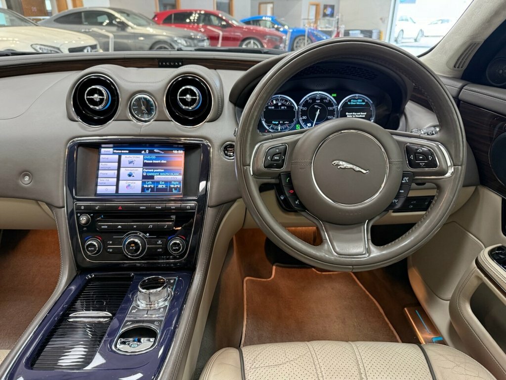 Jaguar XJ 3L Portfolio Black #4