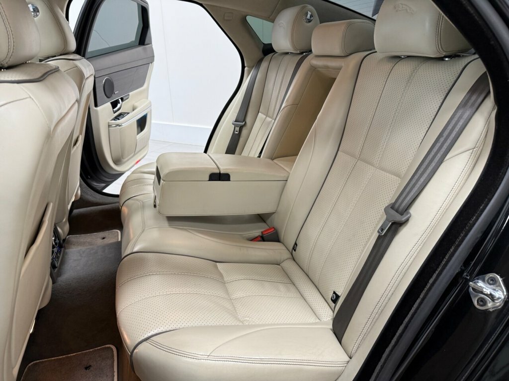 Jaguar XJ D V6 Portfolio Silver #21