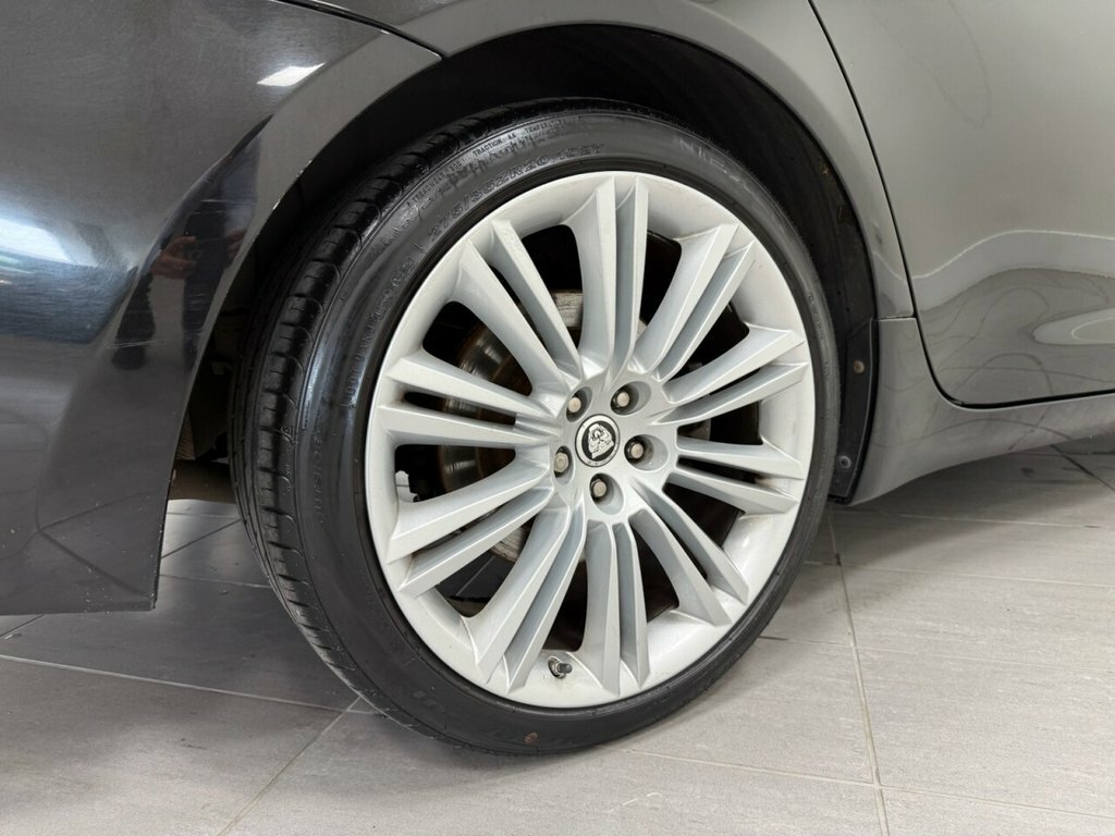 Jaguar XJ D V6 Portfolio Silver #14
