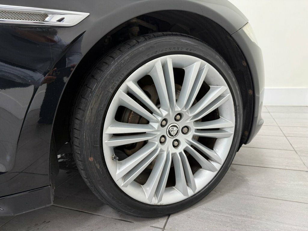 Jaguar XJ D V6 Portfolio Silver #12