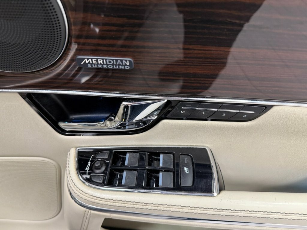 Jaguar XJ D V6 Portfolio Silver #28