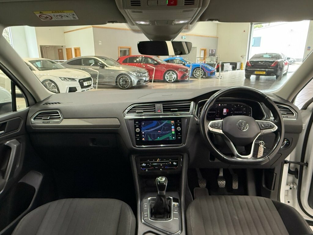 Volkswagen Tiguan Allspace 2L Life White #3