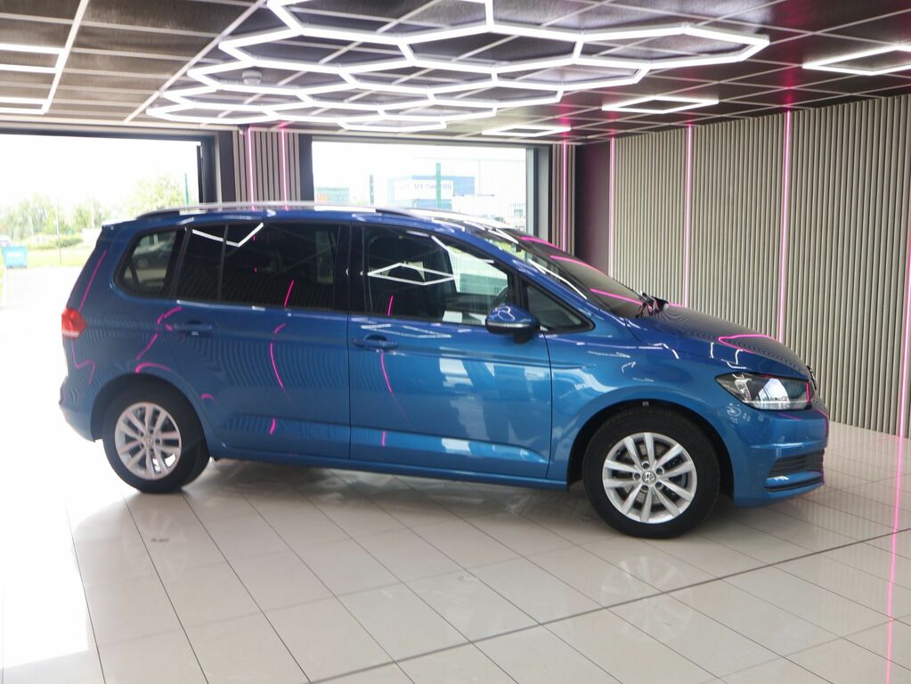 Volkswagen Touran 2019 1.0 Tsi Se Family Mpv Euro Blue #3