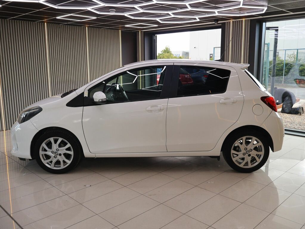 Toyota Yaris 2015 1.33 Dual Vvt-i Sport Hatchback Ma White