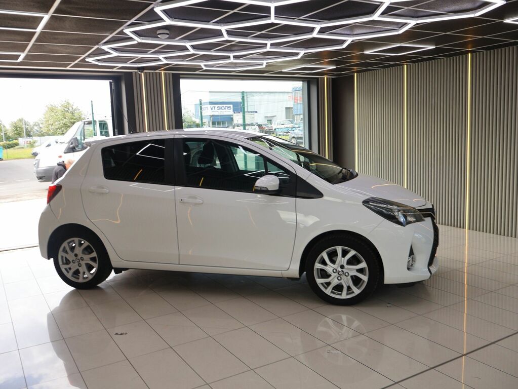 Toyota Yaris 2015 1.33 Dual Vvt-i Sport Hatchback Ma White #2