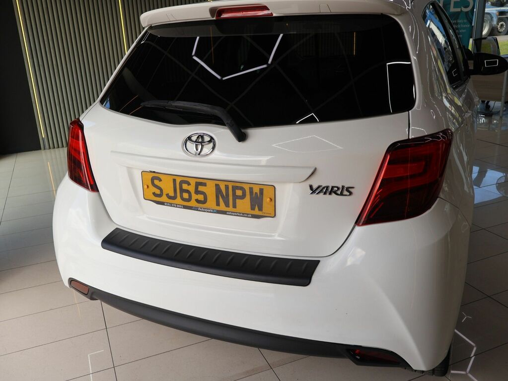 Toyota Yaris 2015 1.33 Dual Vvt-i Sport Hatchback Ma White #6