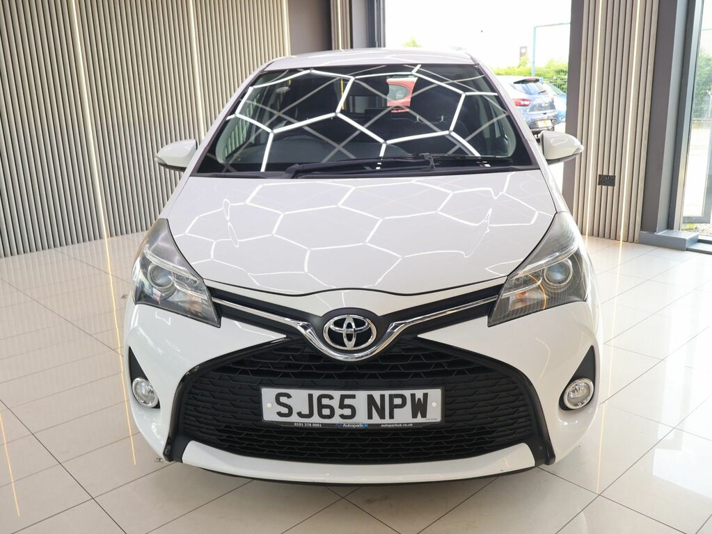 Toyota Yaris 2015 1.33 Dual Vvt-i Sport Hatchback Ma White #3