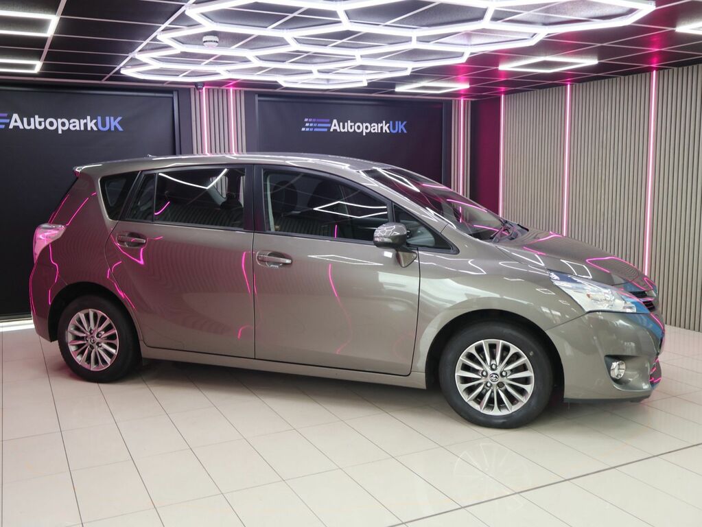 Toyota Verso 2016 1.8 V-matic Icon Mpv Multidrive S Brown #4