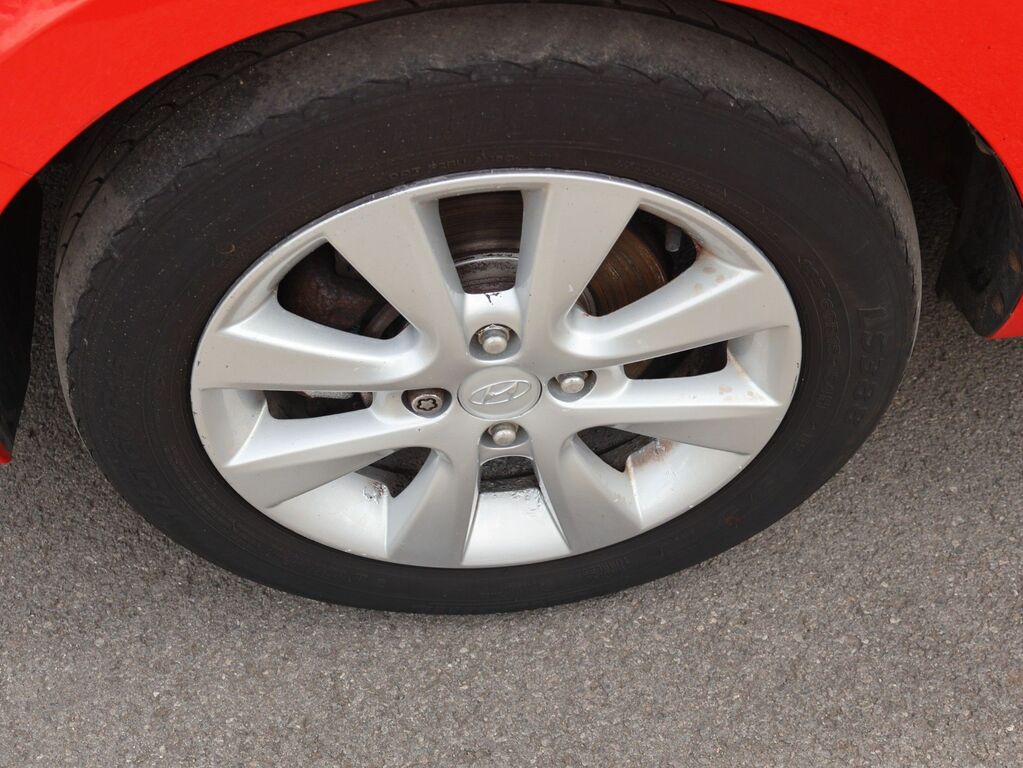 Hyundai I20 Active White #18
