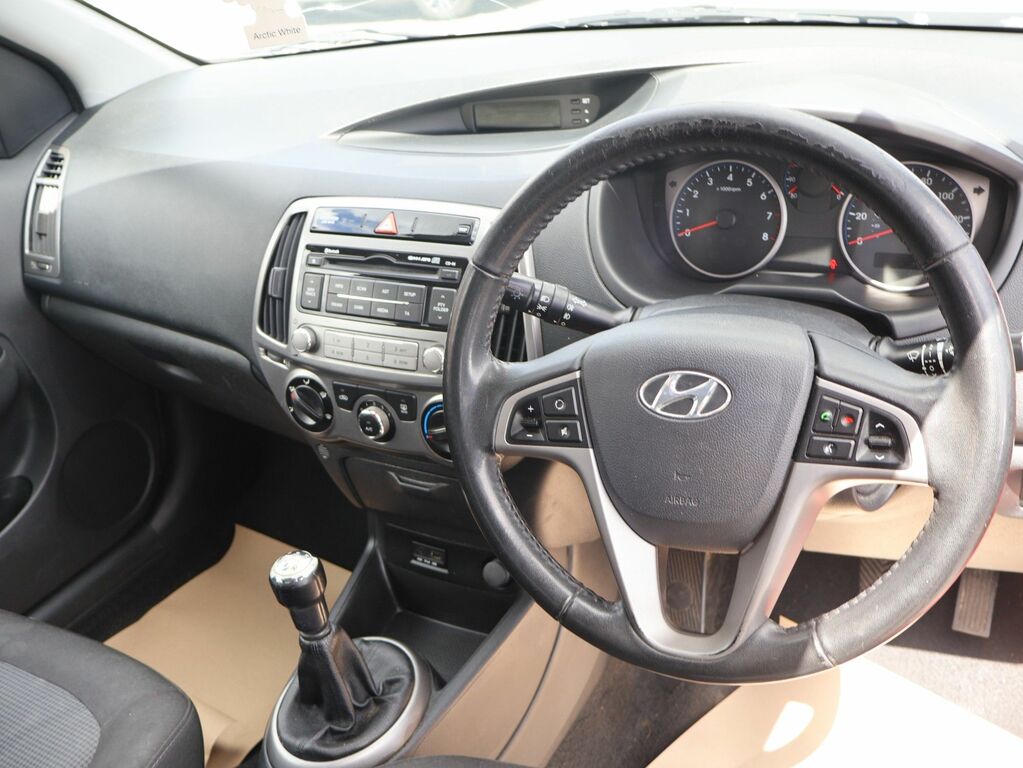 Hyundai I20 Active White #12