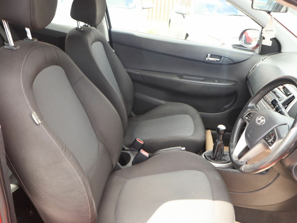 Hyundai I20 Active White #11