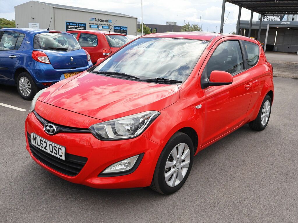 Hyundai I20 2013 1.2 Active Hatchback Euro 5 Red #2