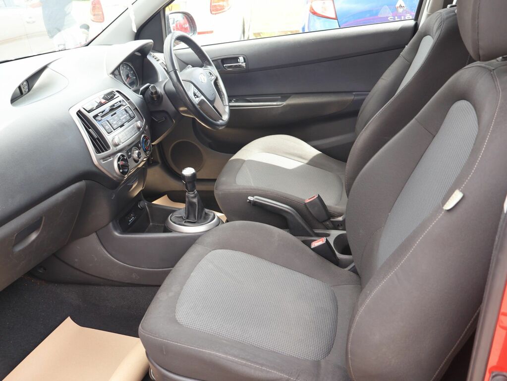 Hyundai I20 Active White #16