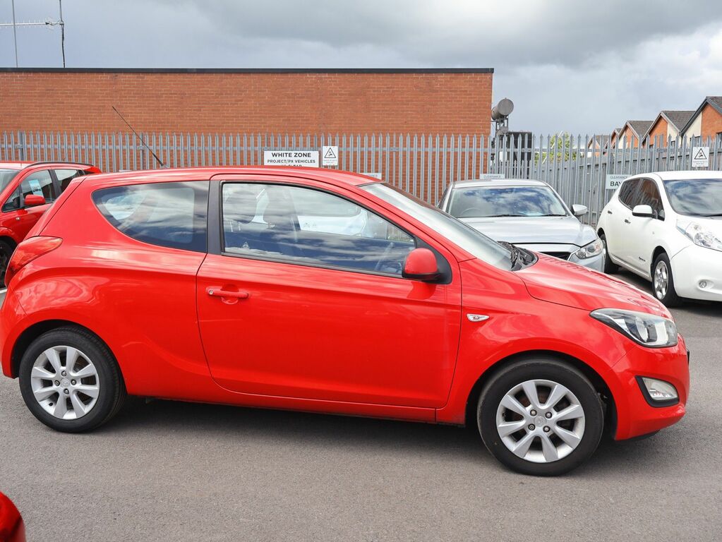 Hyundai I20 2013 1.2 Active Hatchback Euro 5 Red #4