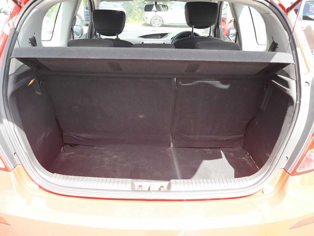 Hyundai I20 Active White #9