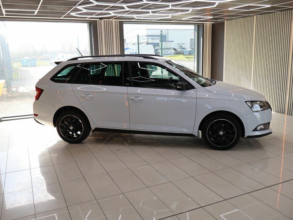 Skoda Fabia 2019 1.0 Tsi Monte Carlo Estate White #2
